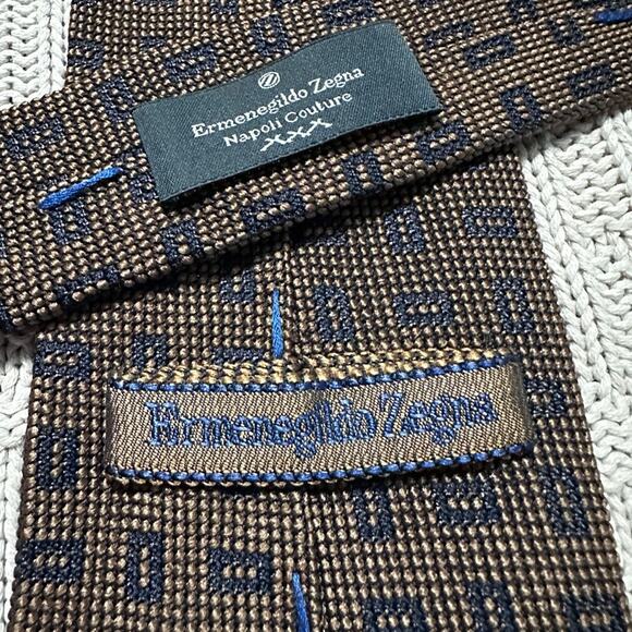 Ermenegildo Zegna gold bronze geometric print textured silk tie - Picture 3 of 6